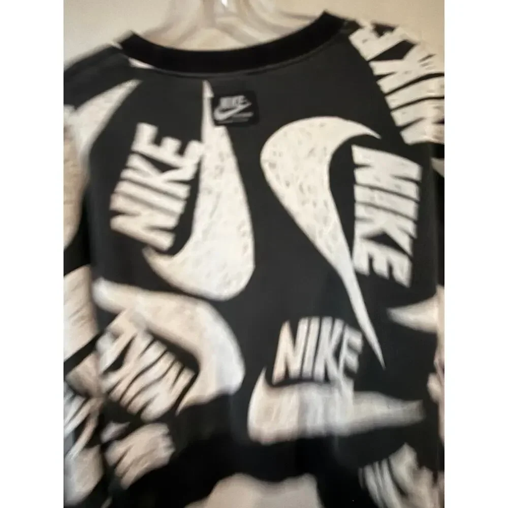 Nike Women’s Large Black White Logo Dolman Sleeve Cropped Sweatshirt